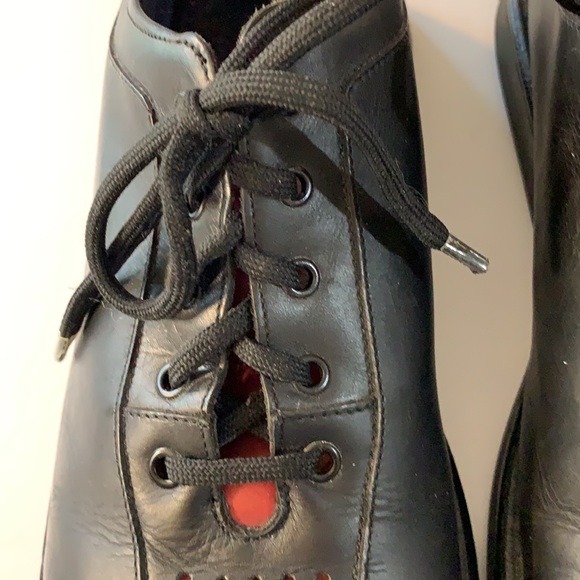 KENNETH COLE BLACK/BURGUNDY TRIM SZ 12 RUBBER SOLE main image 2